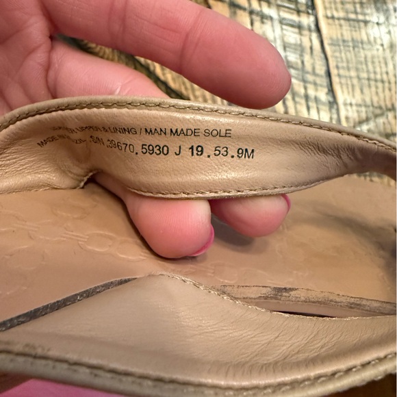 Tory Burch Beige Monroe Sandals with Gold Logo - Picture 5 of 5